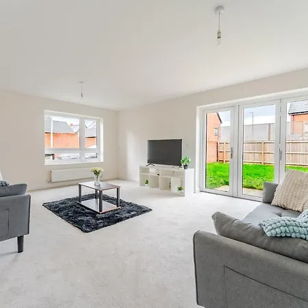 Stoke Gifford House Ideal For Contractors & *