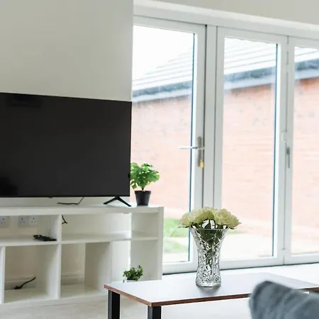 Stoke Gifford House Ideal For Contractors & * Bristol
